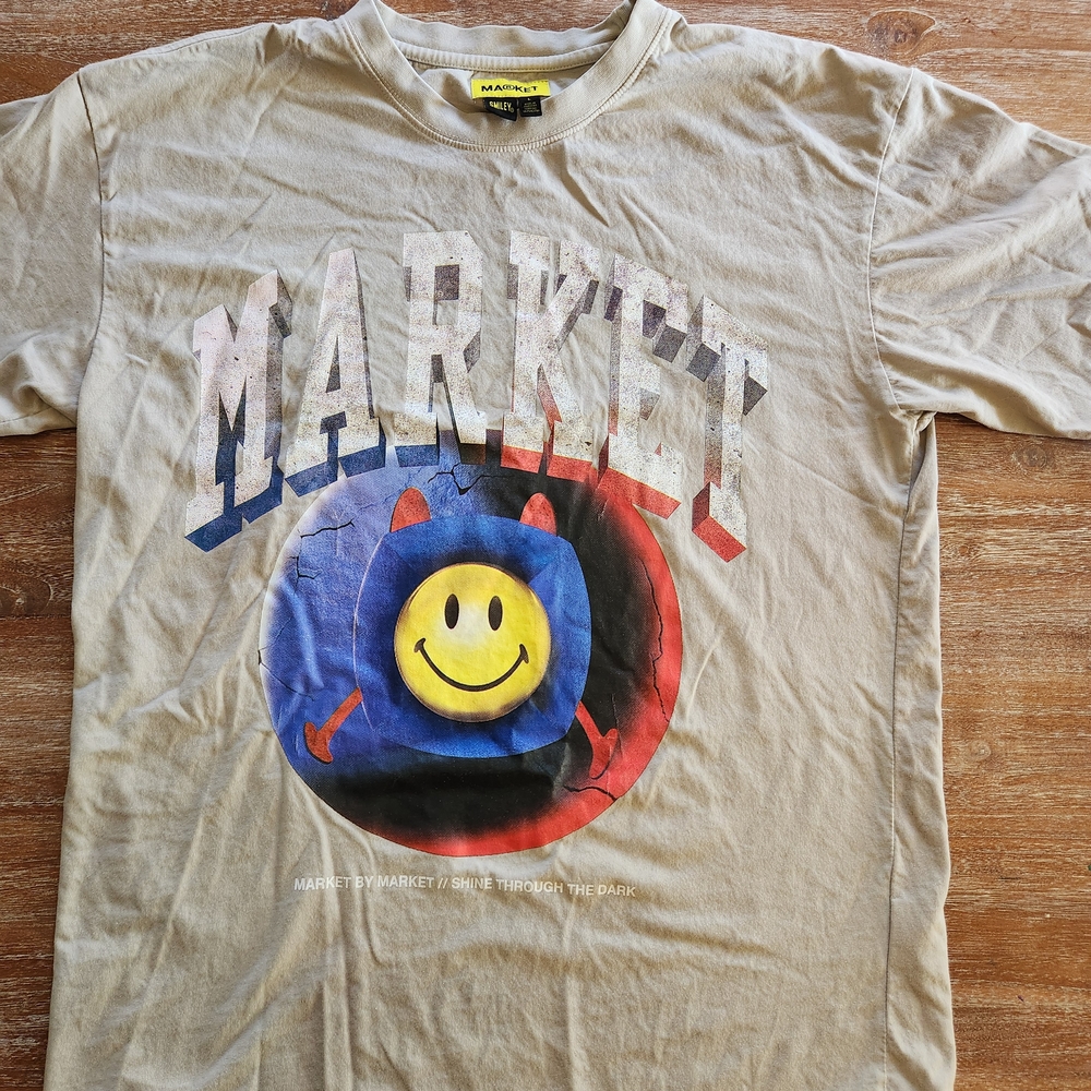 Market Smiley Graphic Tee with Smiley Design